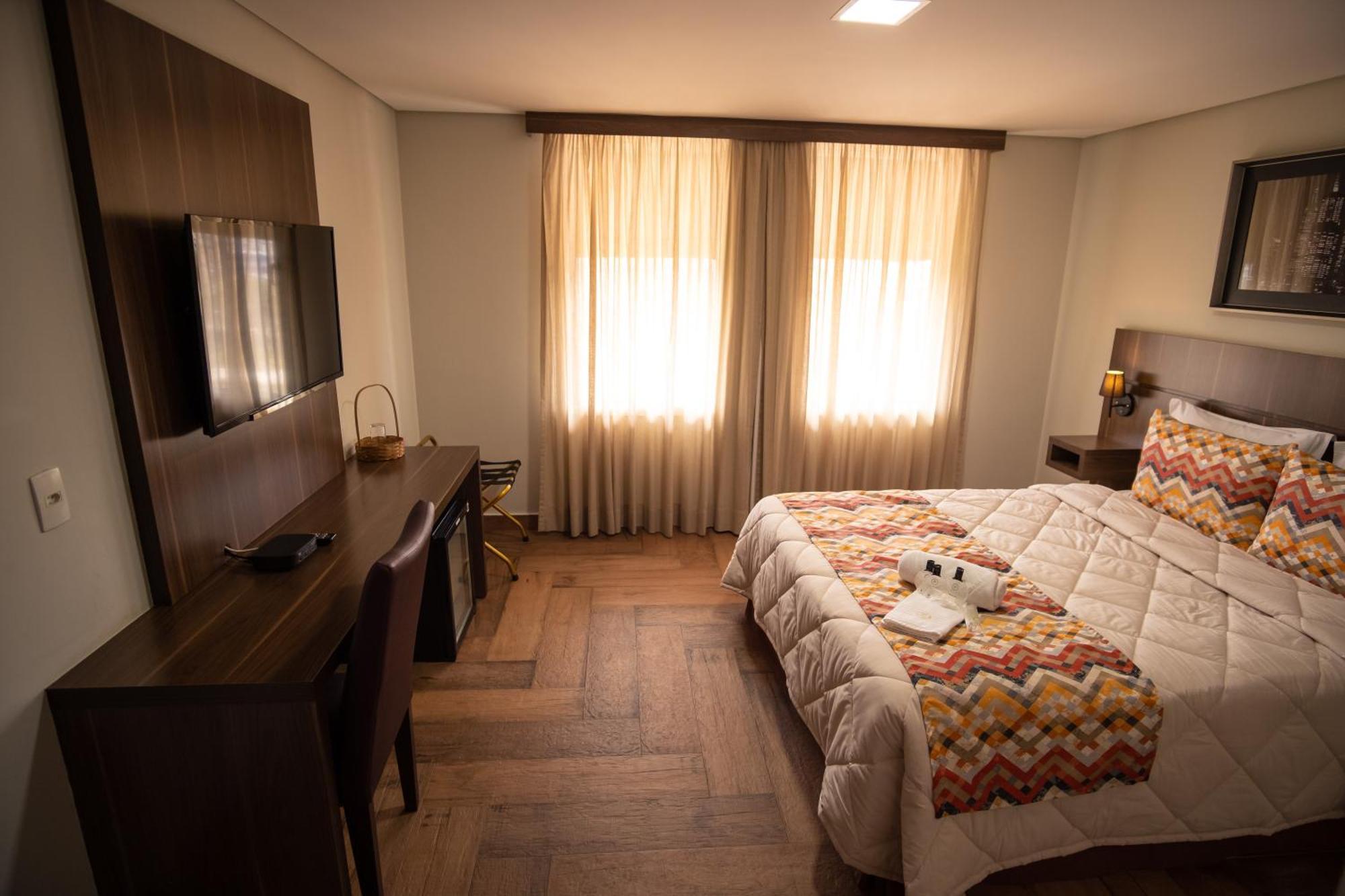 Padom Business Hotel Braganca Paulista Exterior photo