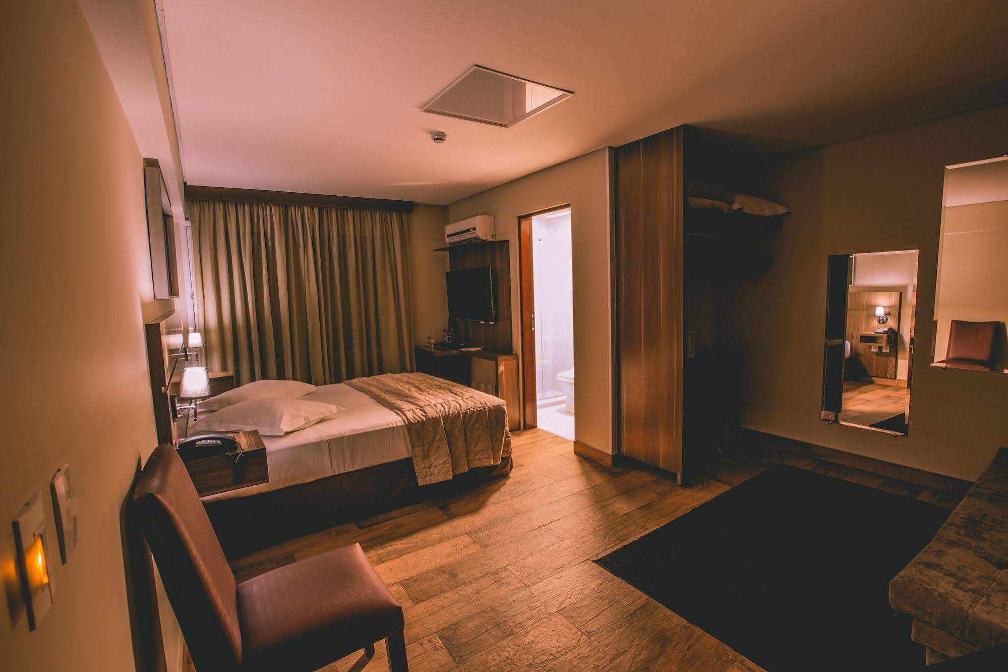 Padom Business Hotel Braganca Paulista Exterior photo